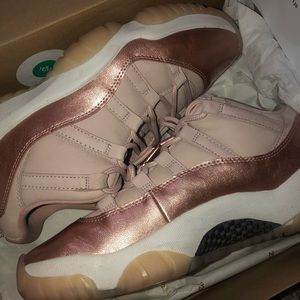 WMNS Air Jordan 11 Retro